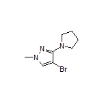 4-溴-1-甲基-3-(1-吡咯烷基)吡唑
