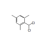 2-(二氯甲基)-1,3,5-三甲基苯