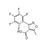 5-甲基-3-(全氟苯基)异噁唑-4-甲酸